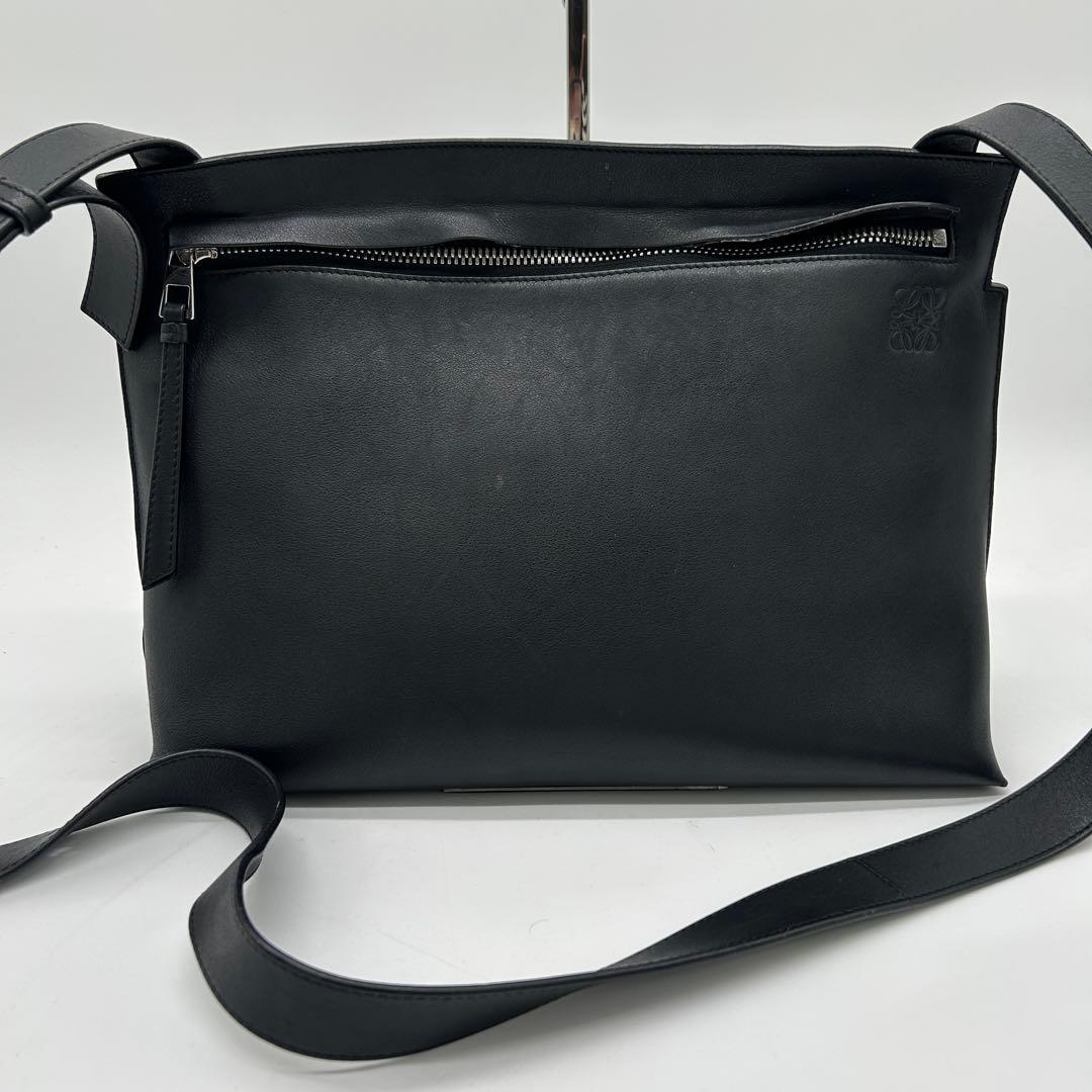 【美品】ロエベ Tメッセンジャー ショルダーバッグ アナグラム レザー 黒
