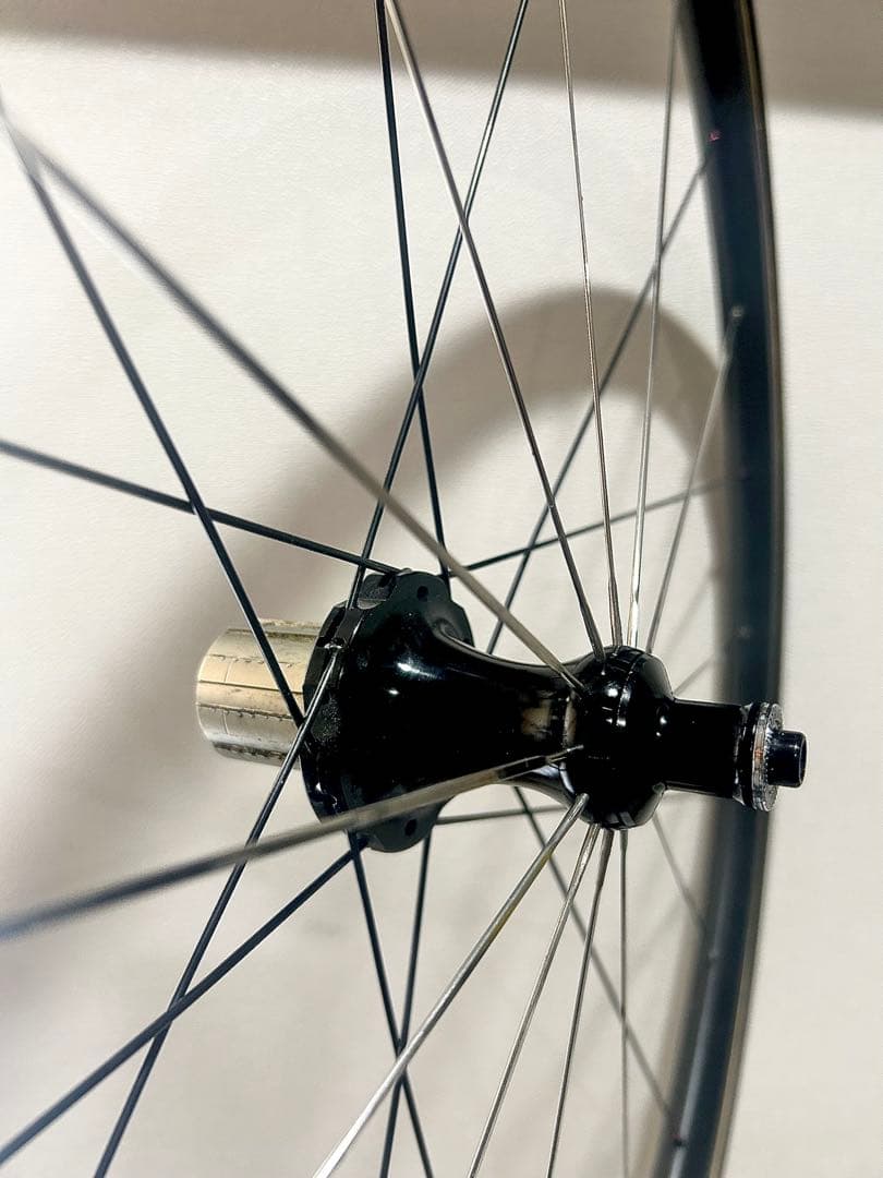 【カーボン製 完組ホイール】 軽量950g！クラック有チューブラータイヤ付