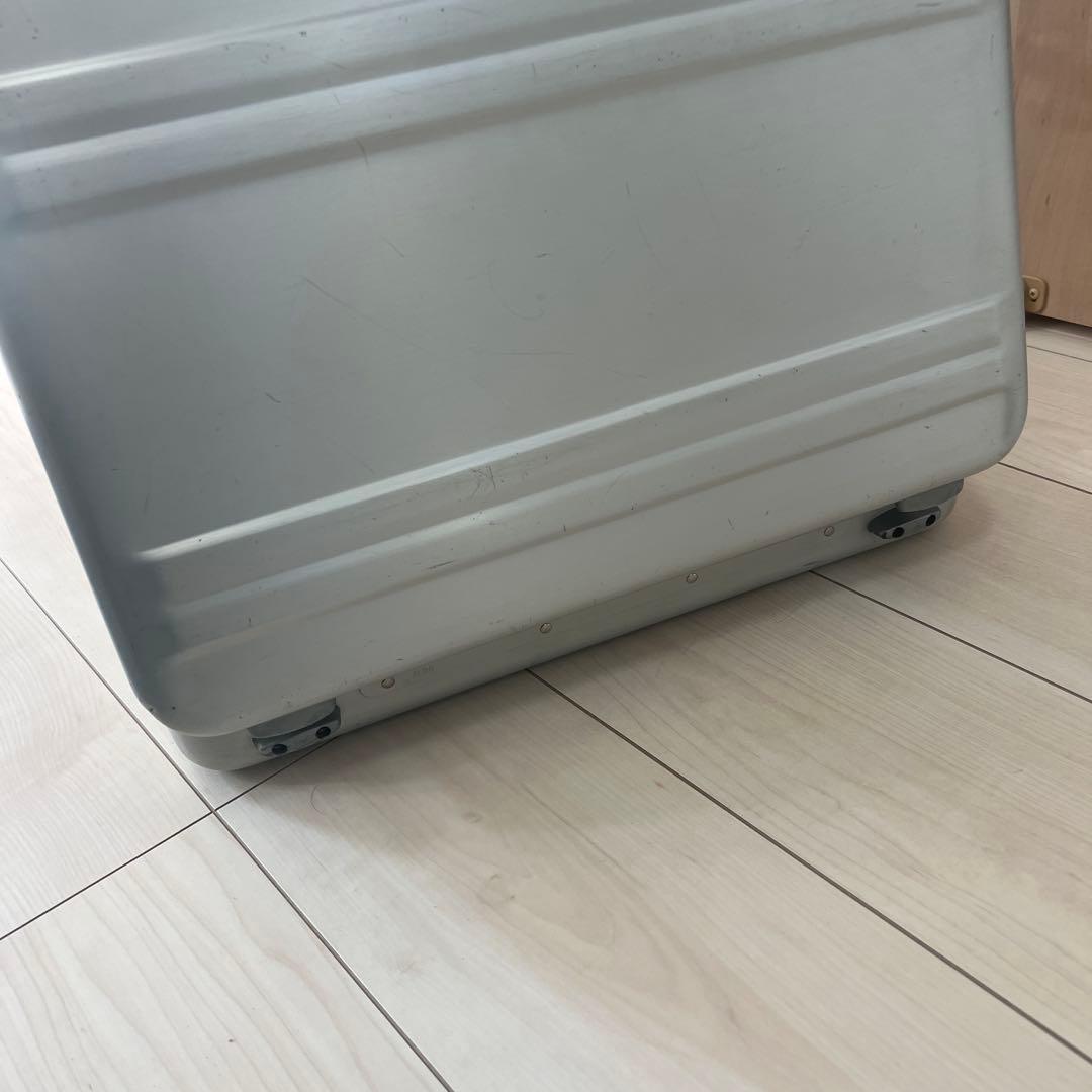 【￼大人気】ゼロハリバートン シルバーアタッシュケース 約28cm✖️約41cm