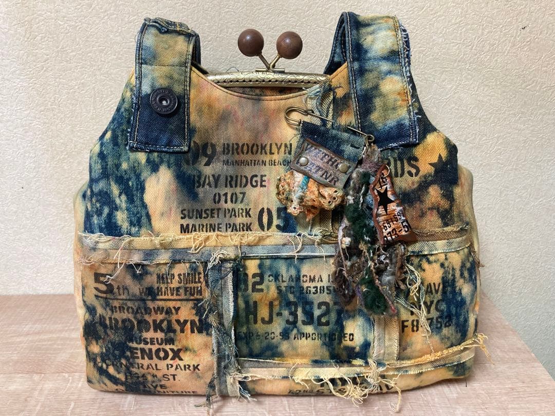 手染めパッチモシャモシャあおりがま口バック