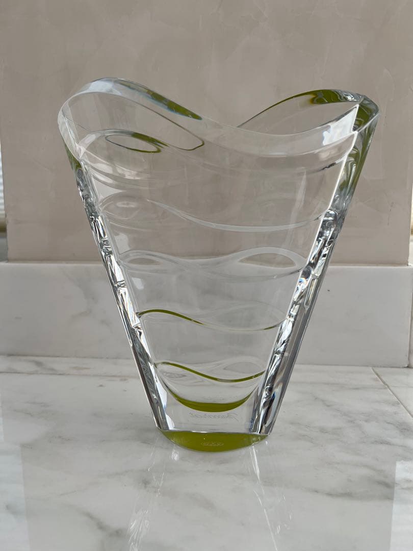 バカラ　フラワーベース　花瓶　BACCARAT