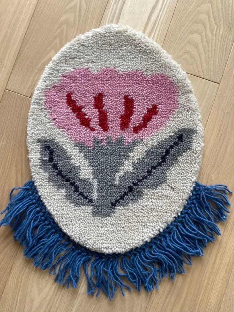 島塚絵里さんの北欧風の花のミニラグ、マット