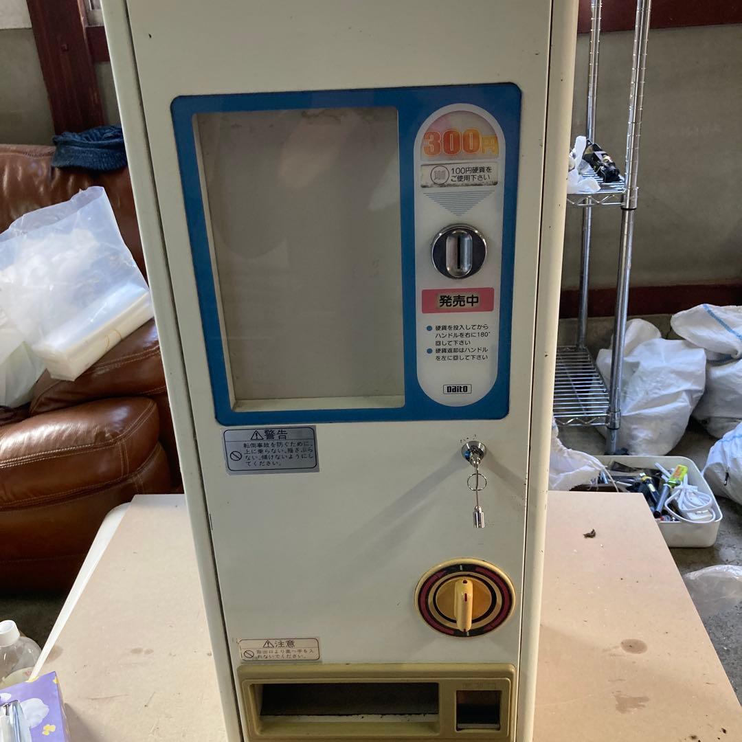 カードガチャ　ガチャ機　ガチャマシン　手動式自動販売機　鍵新品
