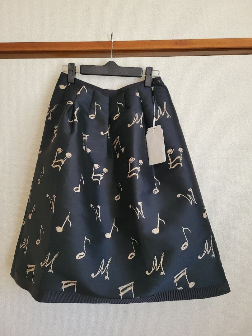 エムズグレイシー38音符柄ブラックフレアスカート