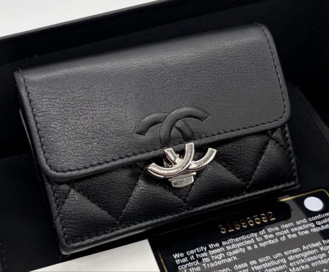 シャネル マトラッセ コンパクトウォレット 折り財布 ブラック ココ